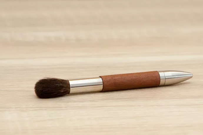 Кисточка для удаления пыли в комплекте с ручкой из палисандра Smile line