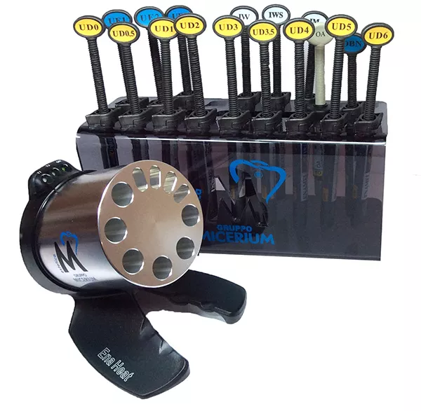 Набор композитов светового отверждения Micerium Enamel Plus HRi (Professional kit) 15 шпр х  5г. с устройством для нагрева композитных материалов