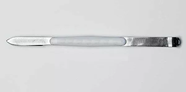 Нож-шпатель зуботехнический с дерев. ручкой 175мм