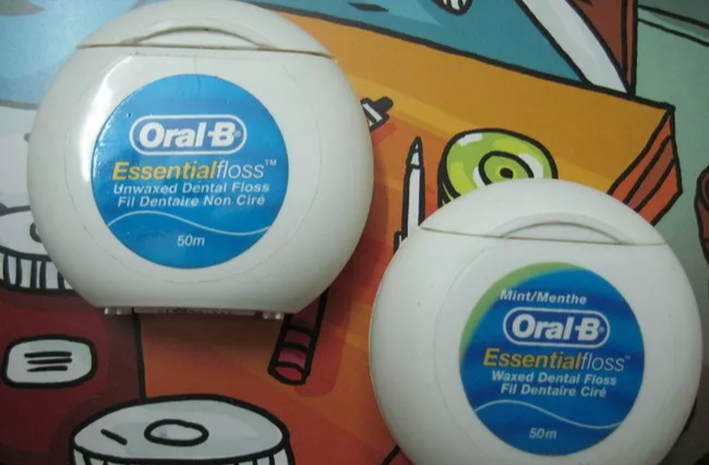 ORAL-B ESSENTIAL FLOSS зубная нить
